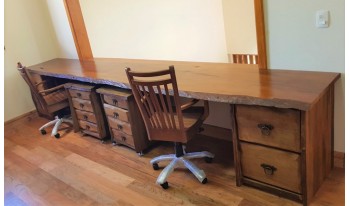 Mesa para escritório de madeira  com bordas naturais  ME10