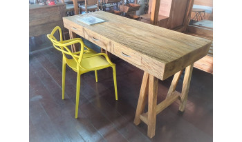 Mesa de madeira com base cavalete   ME03