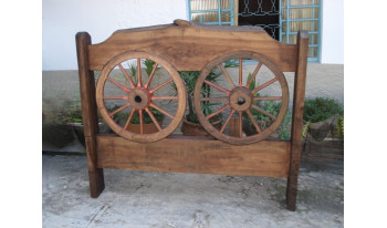 Cabeceira de Cama Rústica com Roda de Carroça Original EC36